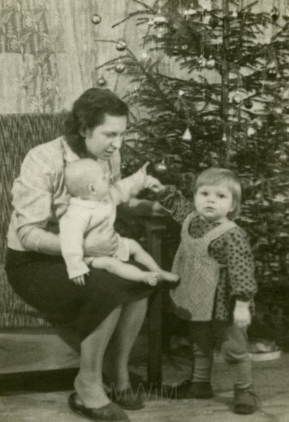 KKE 4363.jpg - Giedrojć z córką Krystyną Giedrojć, po prawej Jolanta Franciszka Giedrojć, Olsztyn.
